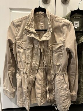 GAP Women's Light Beige Utility Jacket with Front Pockets